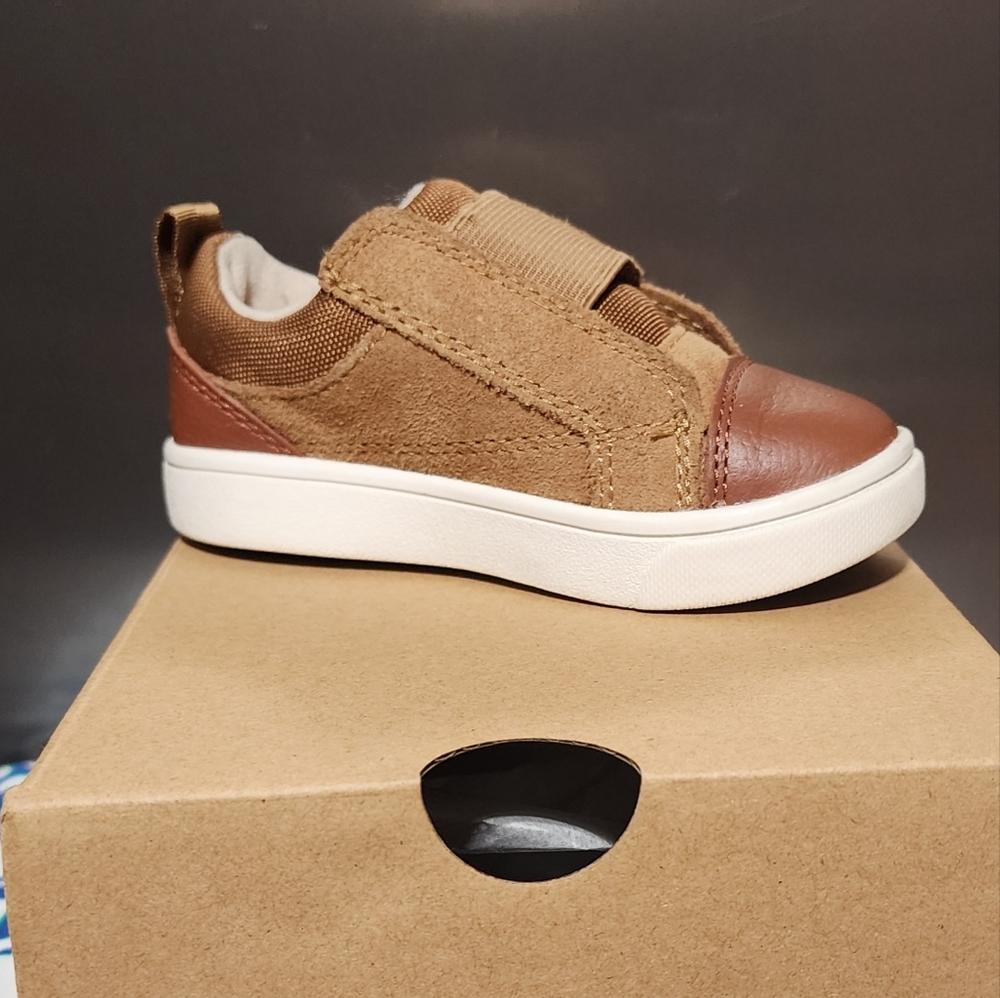 UGG Rennon Sneakers - Picture 7 of 8